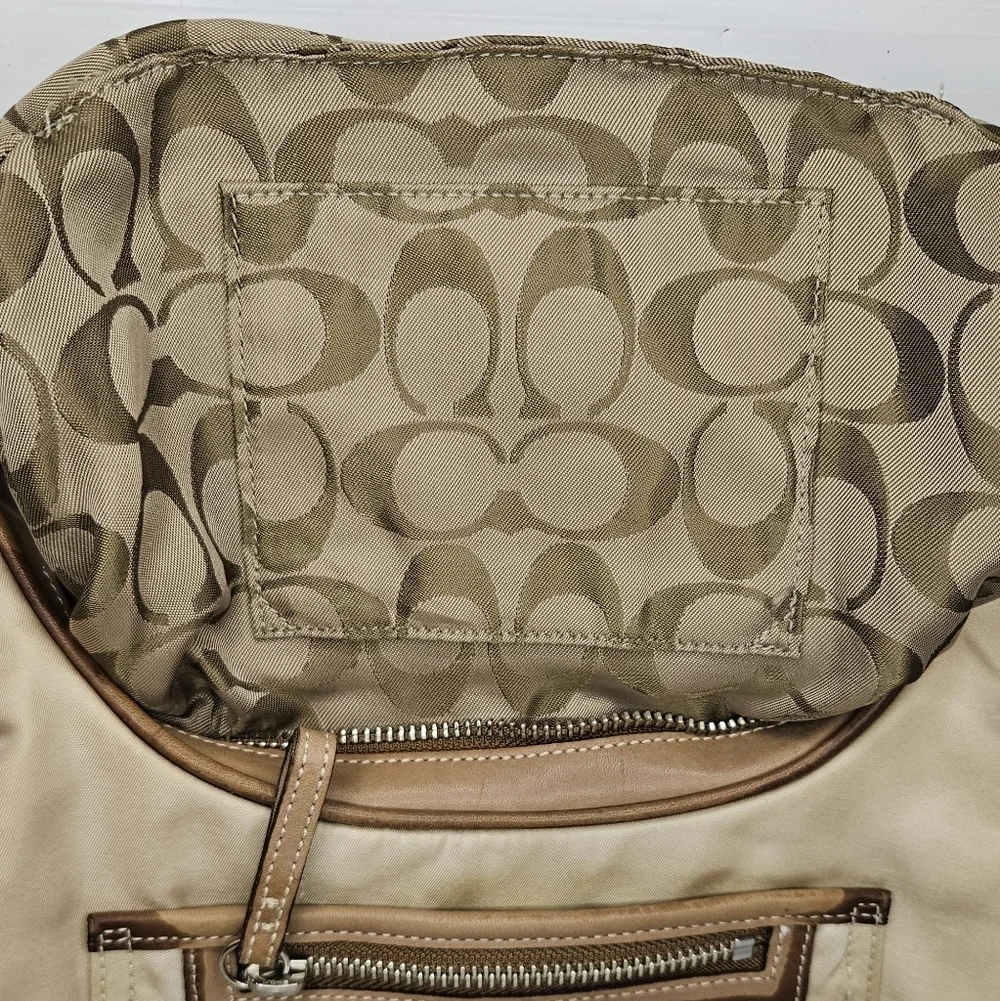 Coach Vintage Y2K Hobo Bag – Beige & Tan – Style No. M32-4449